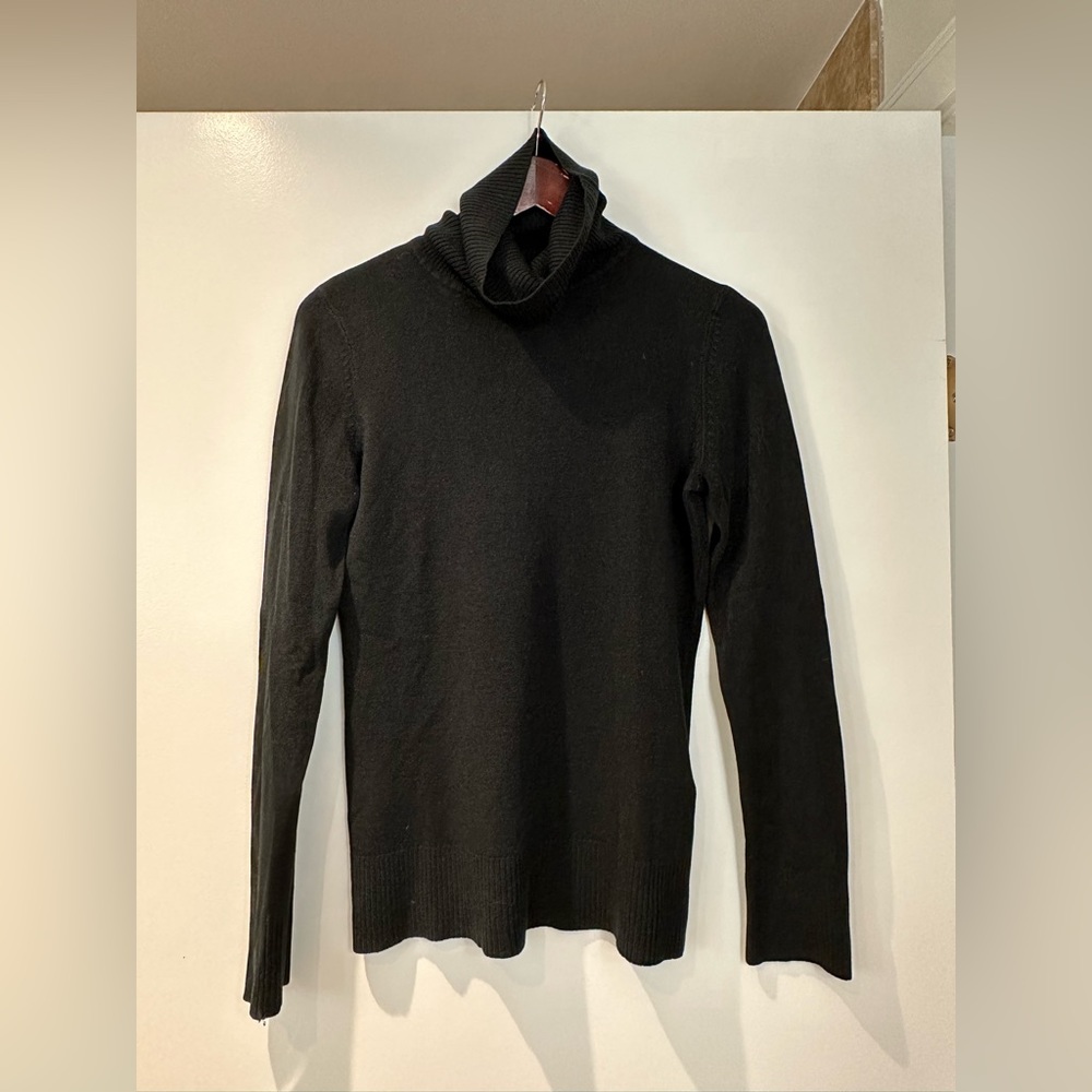 H&M black turtle neck sweater size M